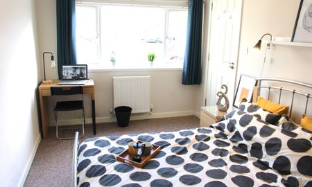 A Lovely 6 Bed, 5 Bathroom House Share - Photo 5