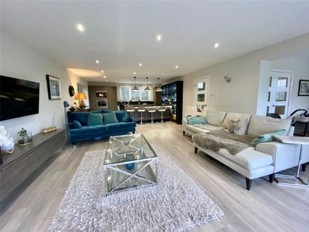 4 bedroom detached house to rent - Photo 5