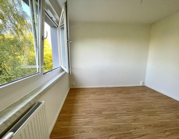 Zeitlos schön – moderne 2-Raumwohnung mit Einbauküche - Photo 1