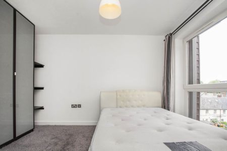 Price £1,700 pcm - Available 07/01/2026 - Part Furnished - Photo 5