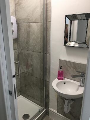 6 bedroom private hall to rent - Photo 1