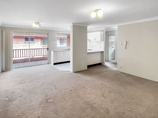 Spacious Two Bedroom Apartment in the Heart of Sutherland - Photo 1