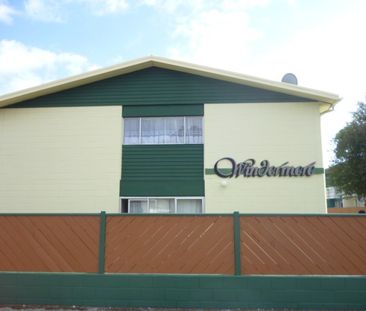 2 BEDROOM UNIT IN HANDY LOCATION - Photo 2