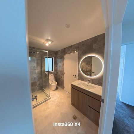 Modern Four-Bedroom Home, close to Westgate Mall - Photo 4