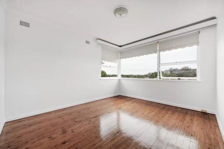 Freshly painted, spacious family home in quiet cul-de-Sac - Photo 5