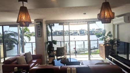 2 bdm waterview Surfers Paradise Apartment - Photo 3