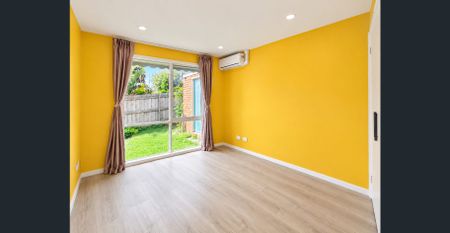 Stylishly Upgraded, Low-Maintenance Living in a Prime Doncaster East Location - Photo 2