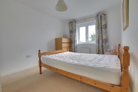 3 bedroom detached house to rent - Photo 4