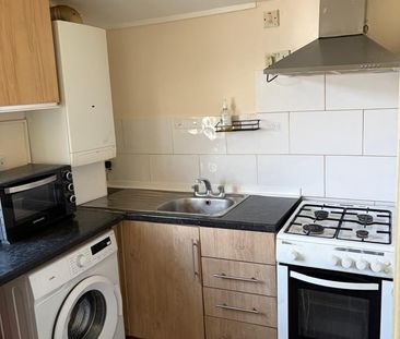 2 Bed Flat, Green Lane, IG1 - Photo 3
