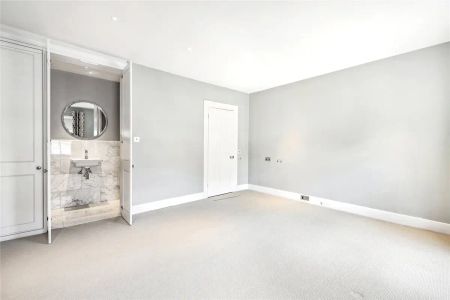 5 bedroom house in London - Photo 4