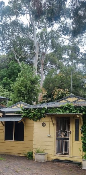 Crafers West - Photo 1