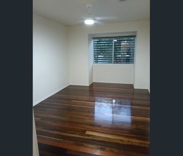 Conveniently Located, Neat, Clean, Spacious, 3 Bed home - Photo 6