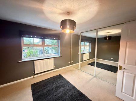 Village Close, Herts, Hoddesdon - Photo 4