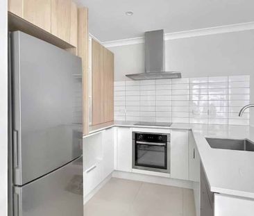 Modern 3-Bedroom Townhouse in Whenuapai – Nearly New! - Photo 5