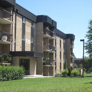 MAGNIFIQUE 4 1/2 - Photo 3