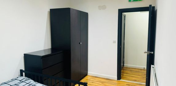 Room in a Shared House, Oaklands Park Avenue, IG1 - Photo 2