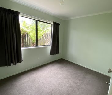 Built in 2010, this tidy and light-filled two-bedroom cottage offer... - Photo 3