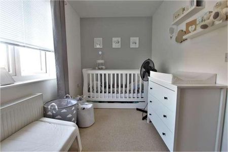 Woking, Surrey, GU22 - Photo 3