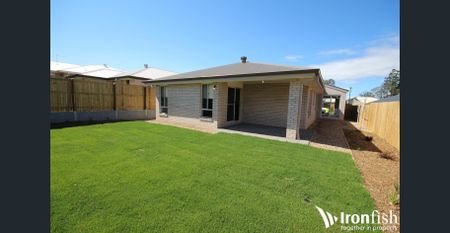 Modern Family Living in Sought-After Golf Links Estate - Photo 3