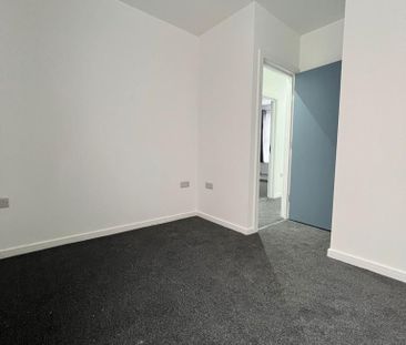 4 bedroom semi-detached house to rent - Photo 3