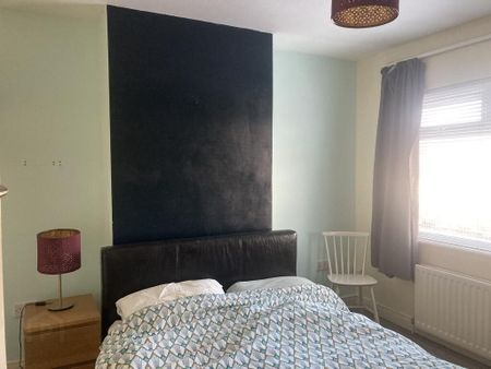 108 Ashley Avenue, Lisburn Road, Belfast, BT9 7BU - Photo 2