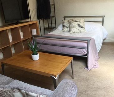 4 bedroom terraced house to rent - Photo 3