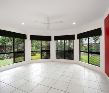 SPACIOUS FAMILY HOME IN SOUGHT AFTER LOCATION! - Photo 2