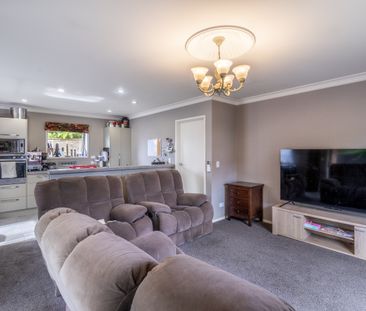 Walk to Windsor or Queens Park! - Photo 3