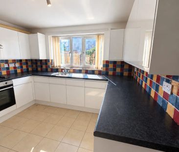 10 Bedroom Student Home – Llanbleddian Gardens - Photo 2