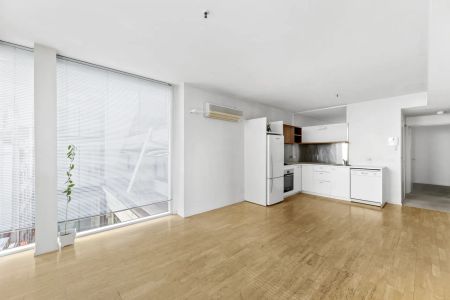 Inner-City Living in a Boutique Block at the Paris End of Flinders Street - Photo 5