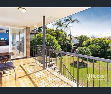 Spacious Family Home with Renovated Kitchen & Large Entertaining Area - Photo 1