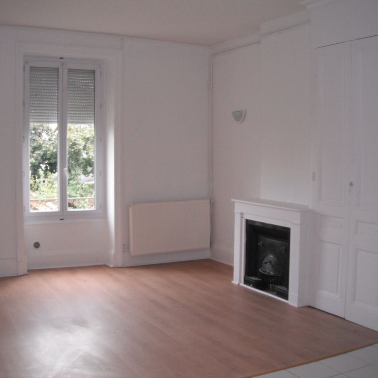 LOCATION T3 - OULLINS, - Photo 1
