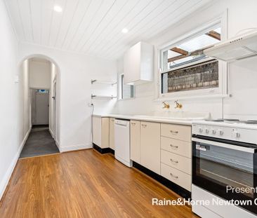 A refined 2 bed residence boasting character & prime location - Photo 1