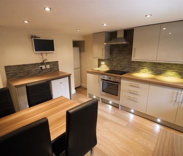 Ashville Avenue, Hyde Park, LS6 1LX, Leeds - Photo 2