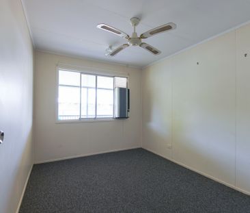 4 BEDROOM HOME CLOSE TO THE PARK! - Photo 5