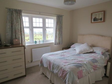 3 bedroom detached house to rent - Photo 4
