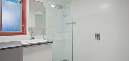 Neat 2 bedroom semi - Photo 5