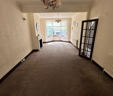 3 Bed Terraced House, Montpelier Gardens, E6 - Photo 1
