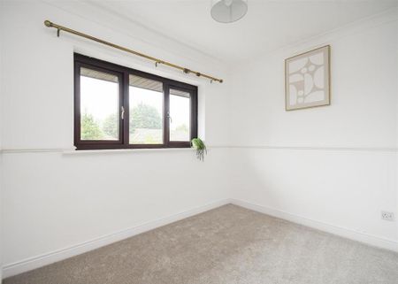 4 bedroom detached house to rent - Photo 2