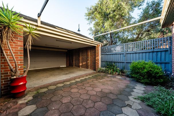 18 Peppercorn Walk, Kensington VIC 3031 - Photo 1