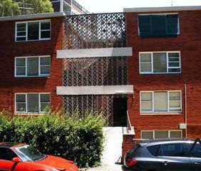 TOP FLOOR STUDIO APARTMENT IN PADDINGTON - Photo 4