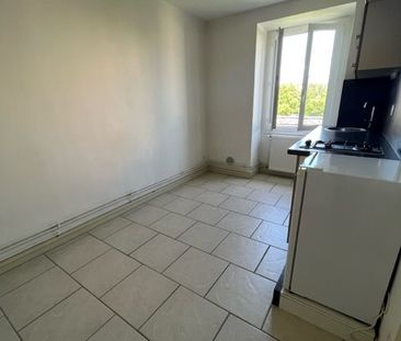 Dans belle maison, joli T1 entièrement rénové - Photo 6