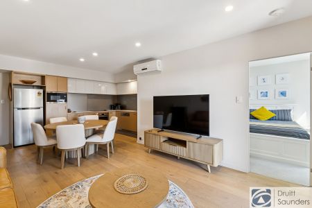 Luxury Fully Furnished Apartment HOME OPEN TUESDAY 28 APRIL AT 10.30AM SHARP! - Photo 2
