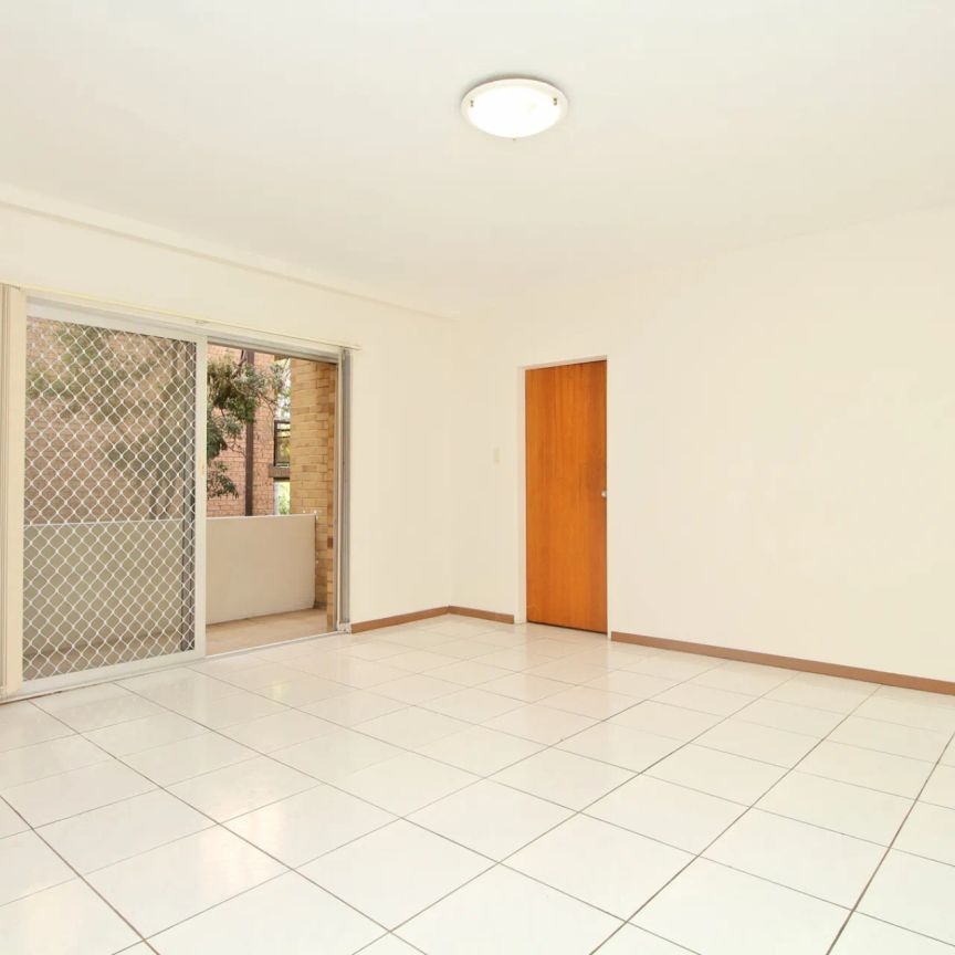 2/17 Caroline Street, Westmead. - Photo 1