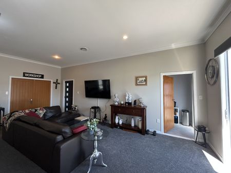 13 Regent Street, Hawera - Photo 4