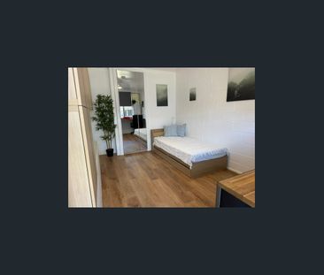 5C/240 - Student Accommodation short walk to UQ St Lucia campus - Photo 3