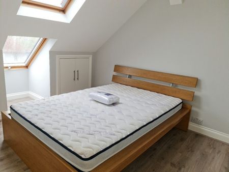 Loft Apartment – Central Harrow - Photo 2