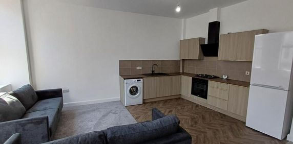 1 bedroom in a flat share to rent - Photo 2