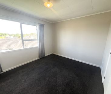 Step into comfort and convenience with this upstairs unit, freshly ... - Photo 3