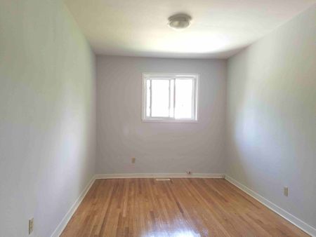 For Lease - 1316 Redbank Crescent, Oakville, Ontario - Photo 4